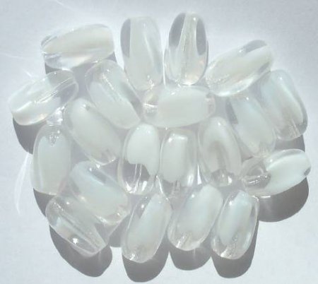 20 17x11mm Twisted Crystal White Nuggets