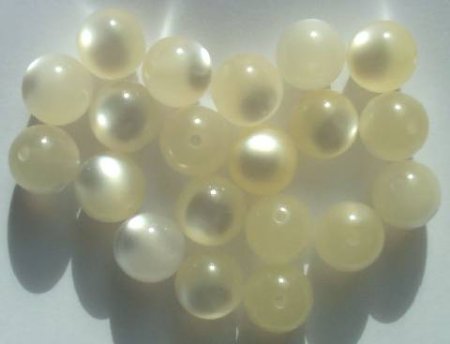 15 14mm Moonglow Cream Vintage Acrylics