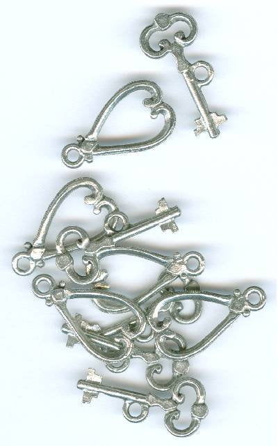 5 21mm Antique Silver Heart And Key Toggle Clasps