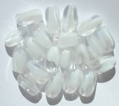 20 17x11mm Twisted Crystal White Nuggets