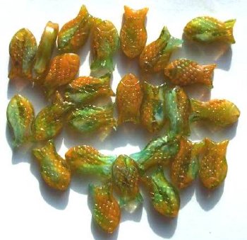 25 15mm Olive and Orange Marble Fish Beads