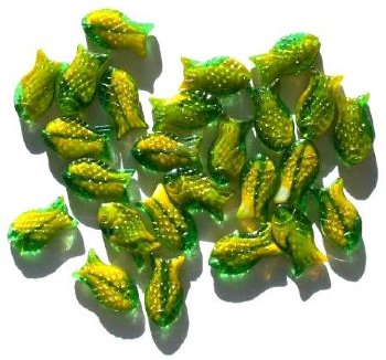 25 15mm Green, White, and Yellow Marble Fish Beads