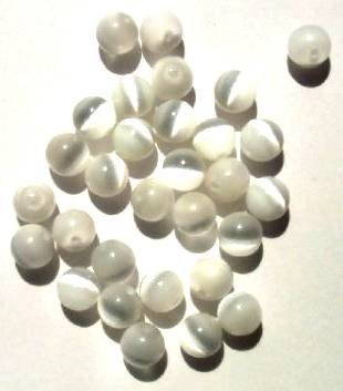 30 6mm Round White Fiber Optic Cats Eye Beads