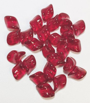 25 12x8mm Transparent Dark Red Twisted Swirl Glass Beads