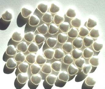 50 8mm Off White Pearl Glass Heart Beads