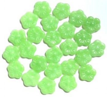25 15mm Green Marble Flower Beads