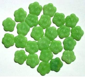25 15mm Matte Green Marble Flower Beads