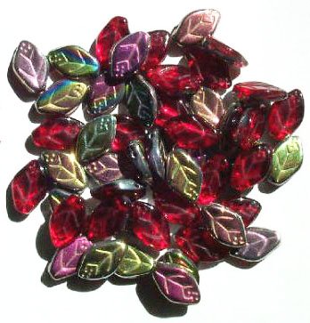 50 12mm Transparent Ruby Vitrail Glass Leaf Beads