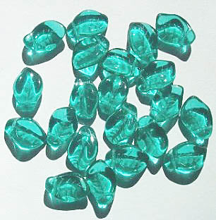 25 14mm Emerald Green Wavy Leaf Beads