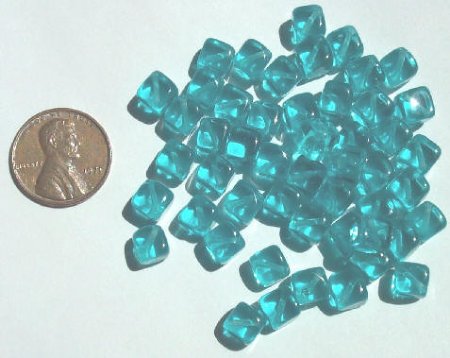 50 8mm Diagonal Hole Turquoise Cubes