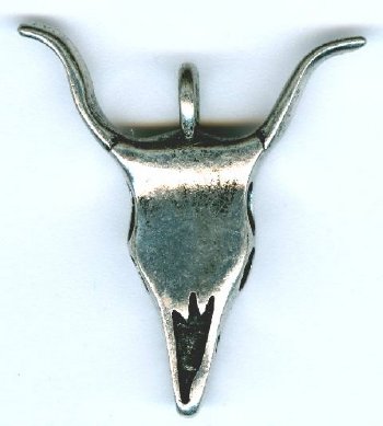 1 37x34mm Antique Silver Cattle Skull Pendant