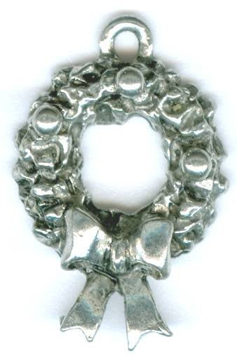 1 20mm Antique Silver Wreath Pendant
