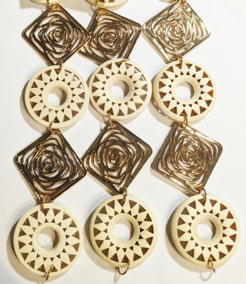 7 Inch Strand Crystal Lane Metal Square Coconut Sun Beads